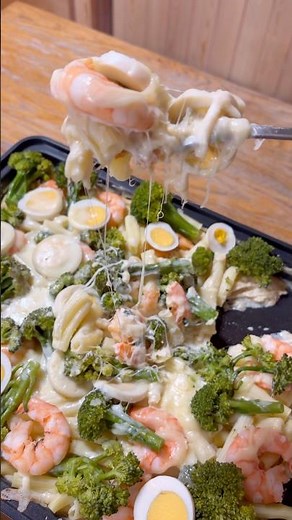 【デカ盛り】ホットプレートで巨大グラタン！！