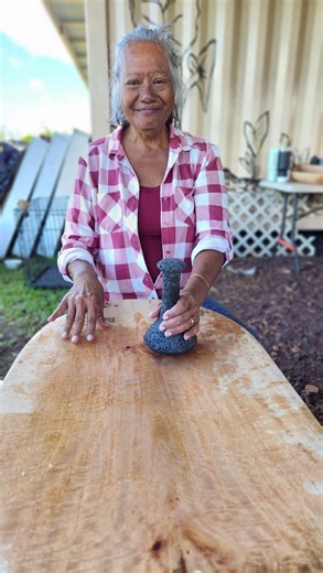 ‘O Maku’u ke Kahua on Instagram: "🥣 How to Make Pa‘i ‘Ai 👊🌱 Ever wondered how to make your own pa‘i ‘ai? Here’s a quick step-by-step: 🌱 Huki the kalo straight from the māla 💧 Clean it up and cut below the kohina 🔥 Steam the kalo to perfection 🐚 Peel off the skin with an ʻopihi shell, butter knife, or your lima 🔨 Gather your papa ku‘i ‘ai and pōhaku ku‘i ‘ai 👊 Kuʻi and create your pa‘i ‘ai! Want to learn firsthand? 🗓 Saturday, March 29, 2025 ⏰ 10 AM - 2 PM 📍 Makuʻu Farmers Market 🌱 Co