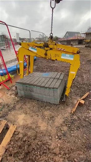 digger lifting blocks with grab