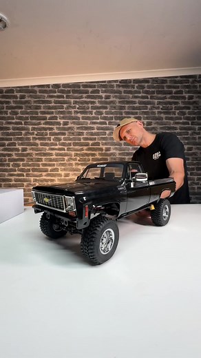 Unboxing the @RC4WD Chevrolet Scottsdale! #unboxing #chevy #chevrolet #scottsdale #chevytrucks #cartok #trucktok