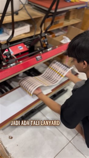 JSP Creative on Instagram: "Proses Pres Tali Lanyard Custom #taliidcard #talilanyard #osis #lanyard #jsptuban"