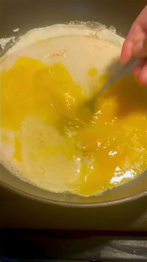 Breakfast doesn’t get easier than this!One pan,delicious meal in minute 🌯✨ #breakfast #cooking #yum