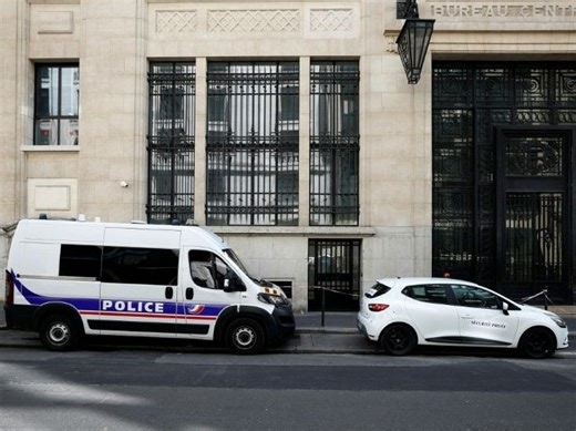 French cops defuse suspected bombing attempt outside Bank of America in Paris