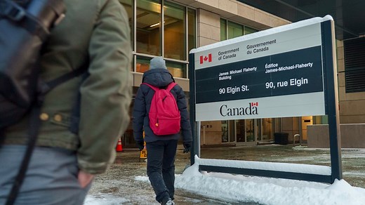 Public servants going back to the office four days a week