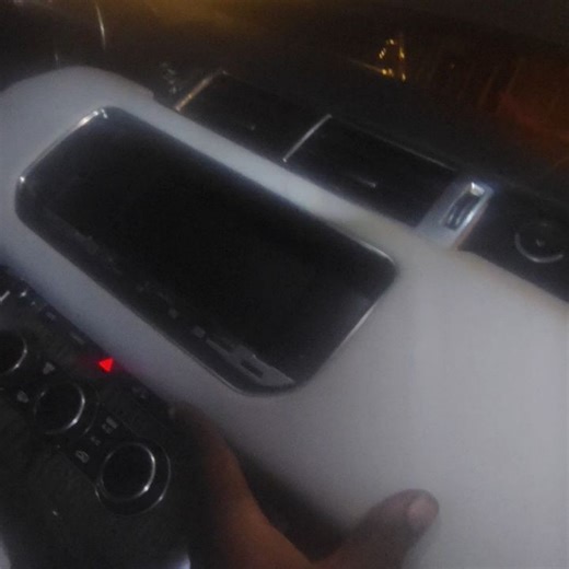 Coney Izland Auto Repair on Instagram: "2016 Range Rover Sport blend door actuator replacement #mobilemechanic🔧🔩⚙️🚗 #motivation #mobileautorepair #getmoney #getyours #landrover24_7"