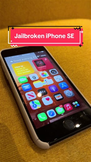 (Day 9) i love jailbroken iOSes! this phone is really cool with jailbreaks, so thats one reason i like my iPhone SE #iphonese #iphonese2020 #jailbreak #ios15
