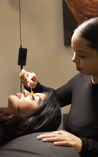 Experience true hands-on, in-person training at DFW Lash University. ✨ Our expert instructors are ready to guide you every step of the way — ensuring you build the confidence, skills, and support you need to succeed as a lash artist. Start your journey with a team committed to your growth. 💗 🔗Click the link in bio to get started   we have a Black Friday promo so you can save $1325 on your tuition!🔥 ✅dfwlashuniversity.com ✅Flexible schedule; in-person classes ✅ TX | CT ✅Klarna and Afterpay ava