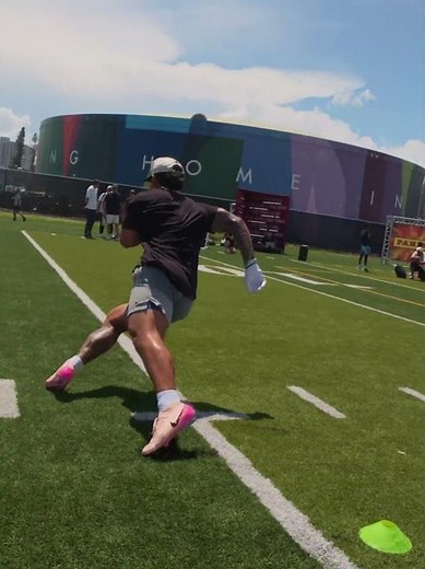 Ochocinco WR Workshop Xavier Restrepo almost makes Insane catch!