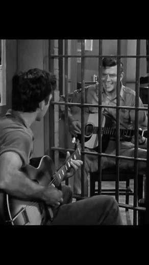 Ridin’ on that New River Train! 🎵🎸🎶 Crédit 📽️ : @andygriffithshowtv #musiciansshowcase #guitars #guitarra #talented #guitarstrings #guitarsdaily #guitar #guitarstagram #skilled_musicians #talented musicians #guitarist #music #guitarplayers #musicians #guitarporn #electricguitar #rock #guitars #guitarsdaily #guitargram #instaguitars #guitarshredding #guitarstraps #noteworthymusicians | guitaristes.officiel