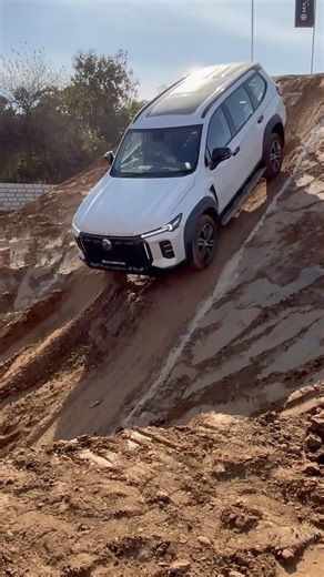 Hill Climb Challenge 😱 | MG Majestor 4x4 Test