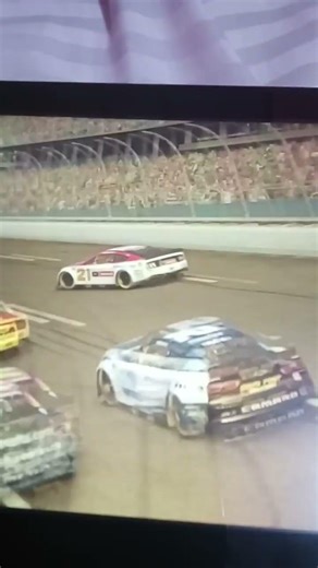 crash in nascar rivals