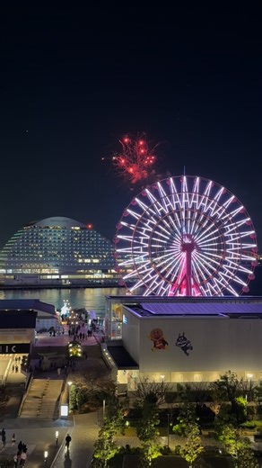 Hiro Mad on Instagram: "年内最後の神戸港ウィークエンド花火🎆 今年もベランダから、海岸から、愛車と一緒に写す…などなど、沢山の花火を満喫しました✨ 来年も楽しめるといいなぁ〜 "こうべ みなとの夜”実行委員会の皆様、来年も我が街『神戸』を盛り上げる沢山の企画、ヨロシクお願いします🙇‍♀️ #ベランダ風景 #こうべみなとの夜 #神戸港ウィークエンド花火 #神戸港 #神戸 #神戸の夜景"