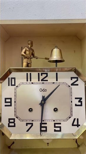 Beautiful Western-style chiming clock, chimes once every 30 minutes. 4.5 million. 0978.793.368