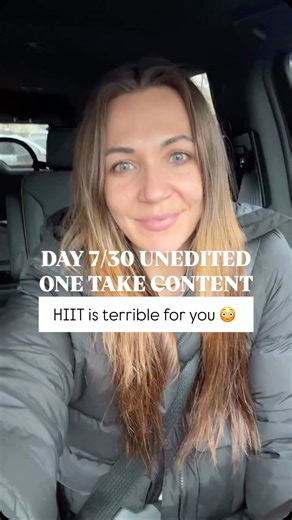 hanah • womens quick workouts & weight loss coach on Instagram: "REPLY SWEAT 👇🏼 because not all HIIT is created equal. Seriously hear me out ⤵️ HIIT isn’t bad for you. Badly programmed HIIT is! There’s a BIG difference between random chaos and red-lining every workout (how I worked out for years UGH!!) and intentional intensity with actual structure your body needs the right kind of stress to change! bad stress = constant cortisol spikes, burnout, inflammation, feeling puffy + exhausted good s