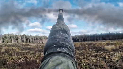 German 155mm howitzer in action • Panzerhaubitze 2000