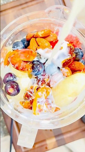 That perfect satisfying pour..✨🤤 Creamy berry-nut smoothie! 🍓🍌🫐