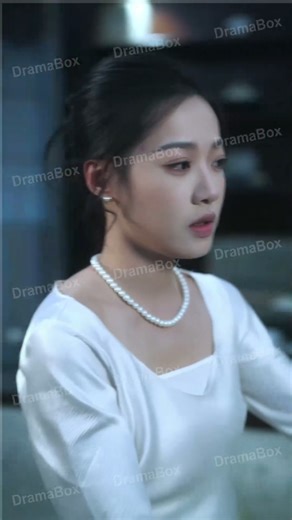 [Berikan Aku Secercah Cahaya] 👉https://dramabox.onelink.me/dqUm/jbpa40mo Lima tahun lalu, ayah mereka dibunuh! Kini, saudara Sanuri bersumpah balas dendam. Karma pun datang! 😱💥 Ikuti perjalanan mereka di DramaBox. Tonton sekarang! | DramaBox - Tonton Drama Pendek