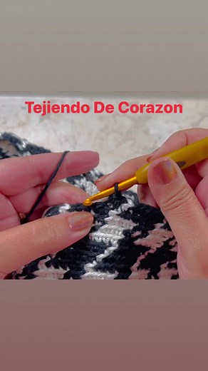 25K views · 574 reactions | Técnica Tapestry utilizada en un bolso. El vídeo esta en mi canal de YouTube “Tejiendo De Corazon “ | Tejiendo de Corazon | Facebook