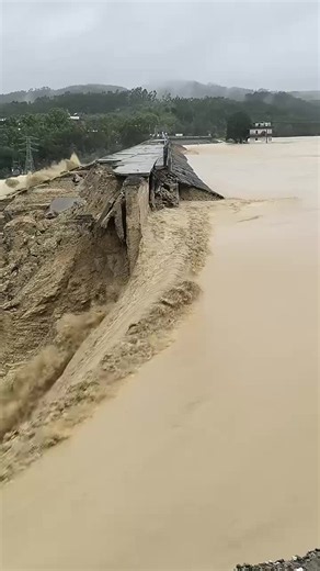 Tropical Cyclone #Maysak brings persistent heavy rain; Liulan Reservoir in Guangxi suffers dam failure.
