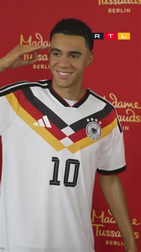 Jamal Musiala now has his own wax figure at Madame Tussauds! Do you think it’s a good likeness?