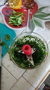 picando Cilantro con el Powerchef #Foodies #Tupperware #Mexican