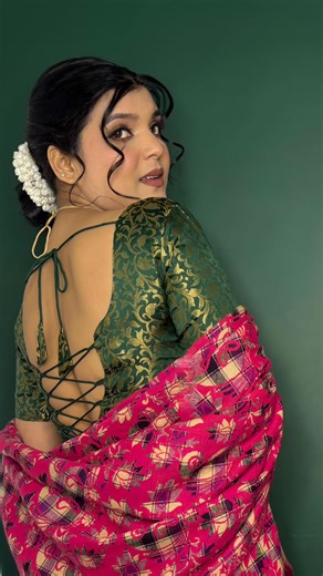 Makeup by Alisha sayyed on Instagram: "How to create Marathi bride look with saree✨ . . . . . . . . #trend #makeupartist #viralreels #trendingreels #viral #trendreels #instagramreels #glassskinmakeup #fashion #instagood #marathi #marathibride #makeuptutorial #makeuptutorials #saree #sareelook #forever52 #paccosmetics"