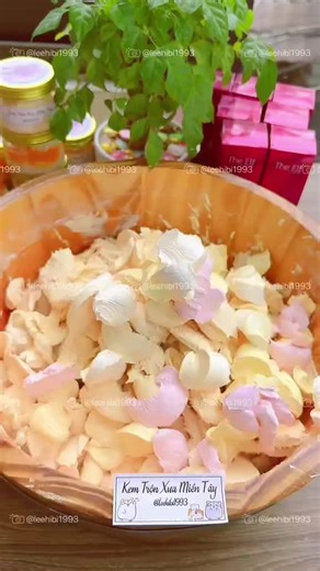 📩 Order Now on WhatsApp: 📲0347 31_23_642 | 📲0347 72_20_130 | 📲0307 45_21_859 | 📲0306 84_03_862 | --- 🌸✨ ZAFARANI CREAM ✨🌸 Discover the secret of glowing, white, and spotless skin — the Zafarani Cream that everyone is talking about! 💛 Made with pure saffron (Zafran) and natural brightening ingredients, this Zafarani Cream gives you clear, soft, and fair skin in just 7 days! The Zafarani Cream deeply nourishes your skin, removes dark spots, acne marks, pigmentation, and dullness — revealin