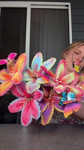 I finally caved and made the viral giant pipe cleaner lily flowers… 🌸🥹 Would you keep these forever or still choose real flowers? #pipecleanerflowers #pipecleanerlillies #lilyflowers #crafttok #diyflowers