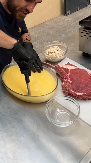 768K views · 4.9K reactions | Buttery Tomahawk Wellington! Impress your guests with this show-stopping recipe 杻數 | Chefclub Network | Facebook