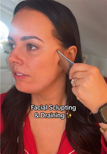 AD | My current obsession is sculpting & draining my face! I’m addicted to my @BPerfect Cosmetics Gua Sha & Jade Roller! They have an offer for January so if you spend over €35 on Skin Studio Products, you get one for free (worth €19.95). Always use code CHELSEABP for money off BPerfect ✨ #skincare #guasha #glassskin #clearsskin #glowup