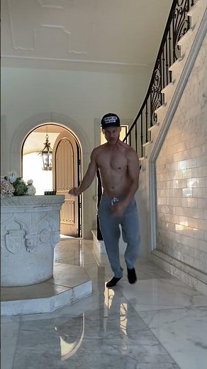 Ever wondered how a lizard’s run might look? Here’s a glimpse into their speedy stride! #amandacerny