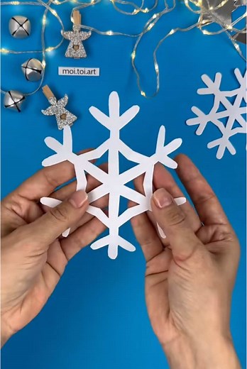 Easy paper snowflake ❄️#onthisday @Moi.Toi.art #snowflakes #moitoiart #christmasdecorations #papercraft