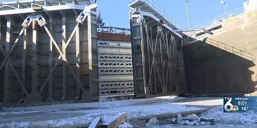 US Army Corps of Engineers, Rock Island District hosts tour of dewatered Lock 15