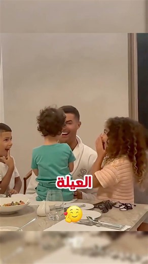 Ronaldo wearing a "pink crown" thanks to his daughter Bella! 👑😂 The sweetest dad in the world! #f...
