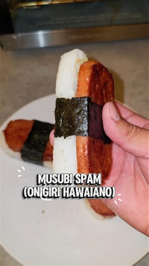 Spam Musubi: The Japanese snack with a Hawaiian twist 🍙🥓