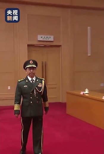 中央军委举行晋升上将军衔仪式，习近平颁发命令状并向晋衔的军官表示祝贺！| CCTV