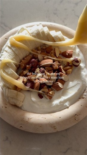 3 nut granola bowl 🌰😋 #breakfast #breakfastideas #healthyfood #healthyrecipe #yogurtbowl