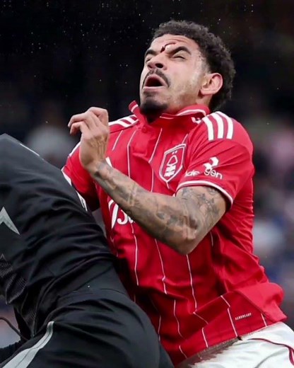 Morgan Gibbs-White injury scare at Stamford Bridge, later confirmed conscious