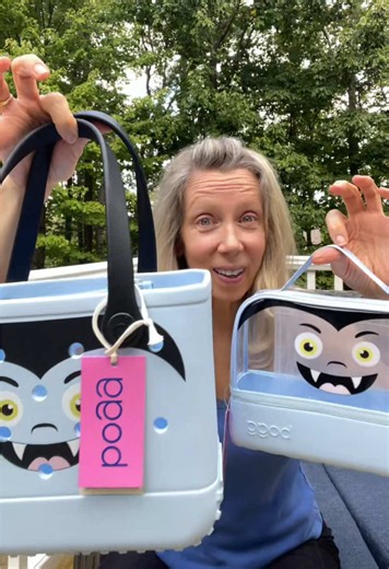 🧛‍♂️🎃 These Bogg Bags are seriously the CUTEST way to carry all your Halloween essentials! #boogbag #bogbags #HalloweenBoggBag #HalloweenFinds #SpookySeason