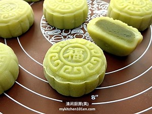 4.5M views · 9.1K shares | Snow skin mooncake has a soft and slightly...
