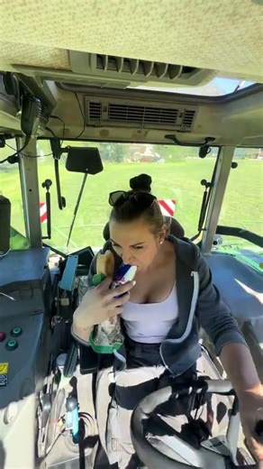 AGRICULTRICE -CONDUIRE UN TRACTEUR 6 #agricultrice #agriculture #tracteur #campagnes #recolte