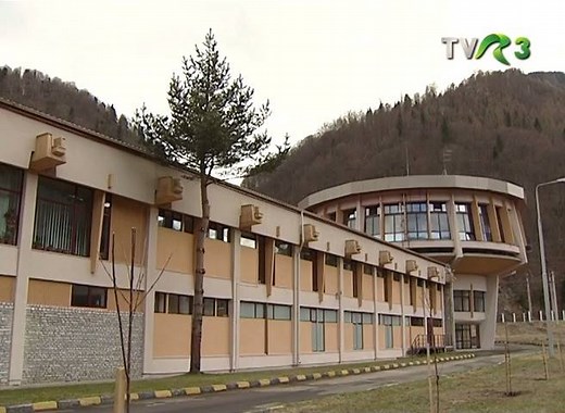 Sistemul Hidroenergetic Lotru - Ciunget (Hidrocentrala Lotru - Ciunget), reprezintă unul dintre cele mai impresionate şi complexe amenajări de producere a energiei electrice din România şi din Europa. Turbinele centralei hidroelectrice de la Ciungetu, sunt antrenate de apele Lotrului, care de la barajul Lacului Vidra, sunt conduse sub pământ. Sistemul hidroenergetic este însă mult mai complex, cu alimentări şi captări de apă de tip tur şi retur. Această amenajare hidroenergetică are cea mai mare