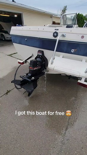 best free score ever 🤪🤪 #wildwestdiesel #boat #freeboat #boating #lake #water #mercruiser #mercurymarine #bayliner #baylinerboats #baylinercapri @mrswildwestdiesel
