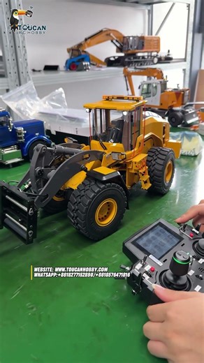 Watch the 1/14 E260L Hydraulic Loader flex its magic! ✨ #rc #model #metal #loader