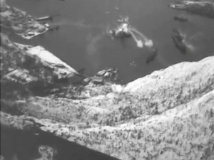 🎥 Amazing footage of the attack of Mosquitos of 143, 235 and 248 squadrons on December 5, 1944 on German ships in the Nordgulen fjord in Norway. During this attack, four German ships were severely damaged ⤵️ Follow us on YouTube for more amazing footage and stories 👉 https://www.youtube.com/c/BattlefieldtoursNu | Joël Stoppels Battlefield Tours