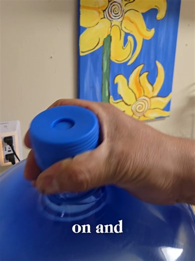 Every time I load the water dispenser without the cap… this happens 💦 I kept losing the original caps and ended up making a mess every single time. This silicone water jug cap fits standard 3–5 gallon bottles and helps stop spills when loading your dispenser. No plastic bags. No rubber bands. No cleanup.