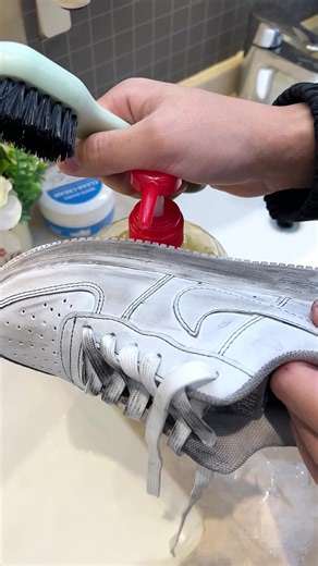 Travel-Friendly Sneaker Cleaner for On-the-Go Care