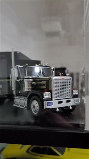 Showcase K2000 & Terminator 2 towtruck #showcase #diecast