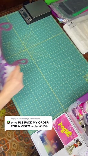 Reply to @viennaskye packing up your bundle :) #packagingasmr #asmr #satisfyingsounds #calmingvideos #stylebundle #90saesthetic #custobarcelona