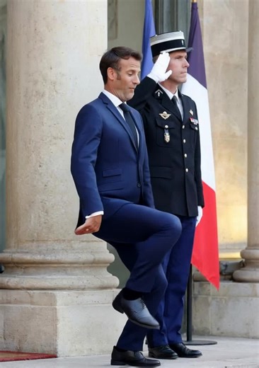 Quel Humour et Danse Fun avec Macron !